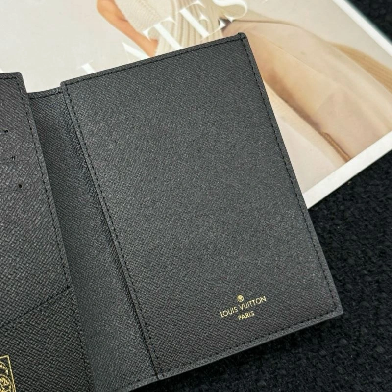 Snug Louis Vuitton Passport Holders 270454