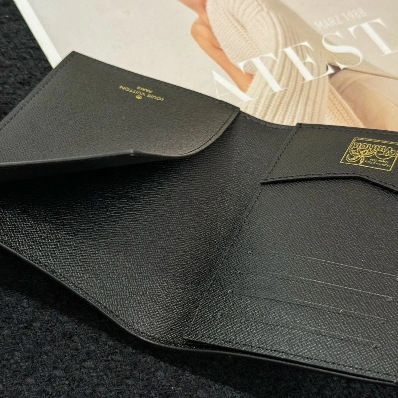 Snug Louis Vuitton Passport Holders 270454