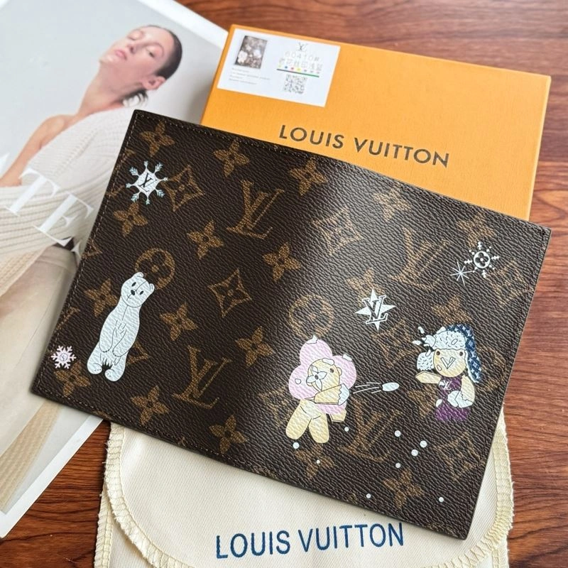 Packable Louis Vuitton Passport Holders 270448