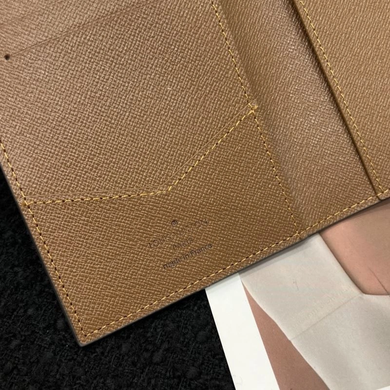 Louis Vuitton Passport Holders OnTrend 270438