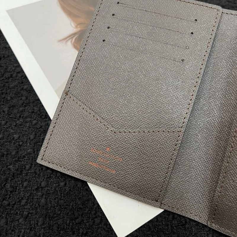 Louis Vuitton Passport Holders Durable 270432