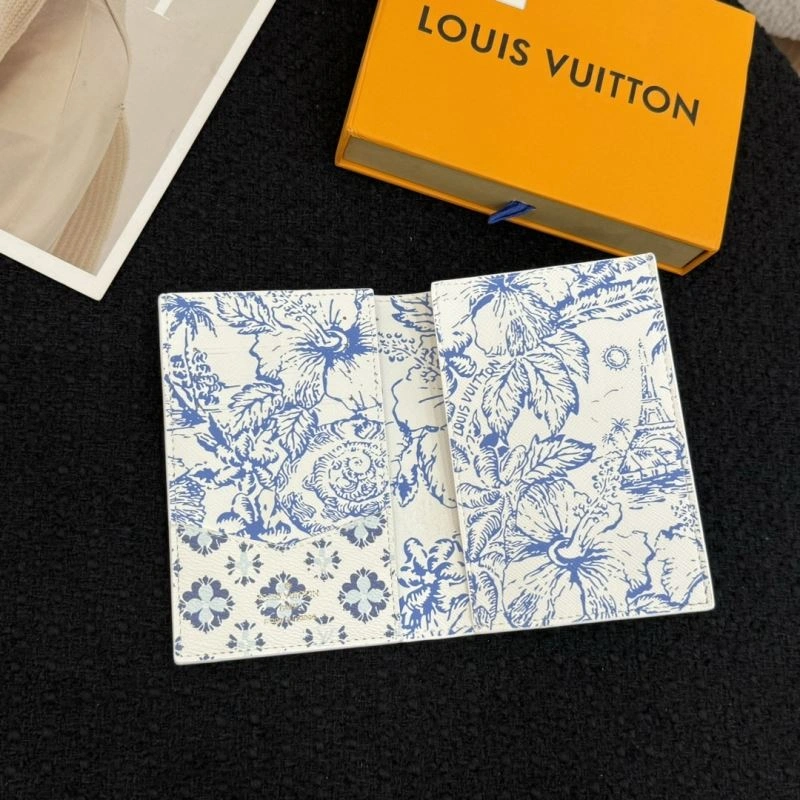 Snug Louis Vuitton Passport Holders 270418