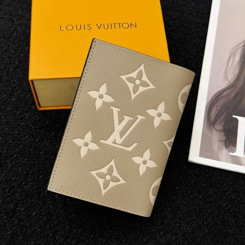 Louis Vuitton Passport Holders Durable 270416