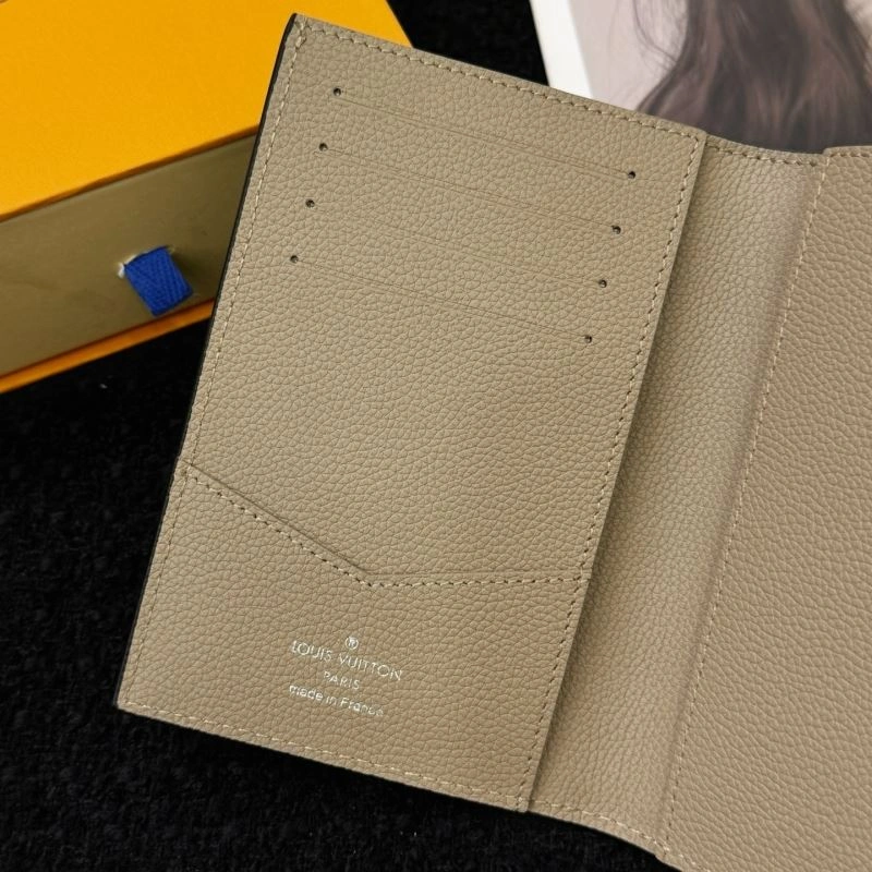 Louis Vuitton Passport Holders Durable 270416