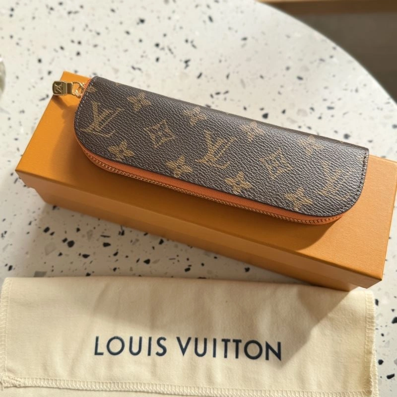 Unisex Louis Vuitton Pencil Pouches 270519