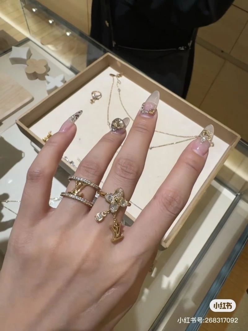 Versatile Louis Vuitton Rings 250336