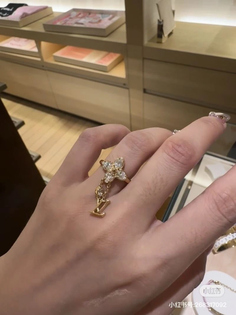 Versatile Louis Vuitton Rings 250336