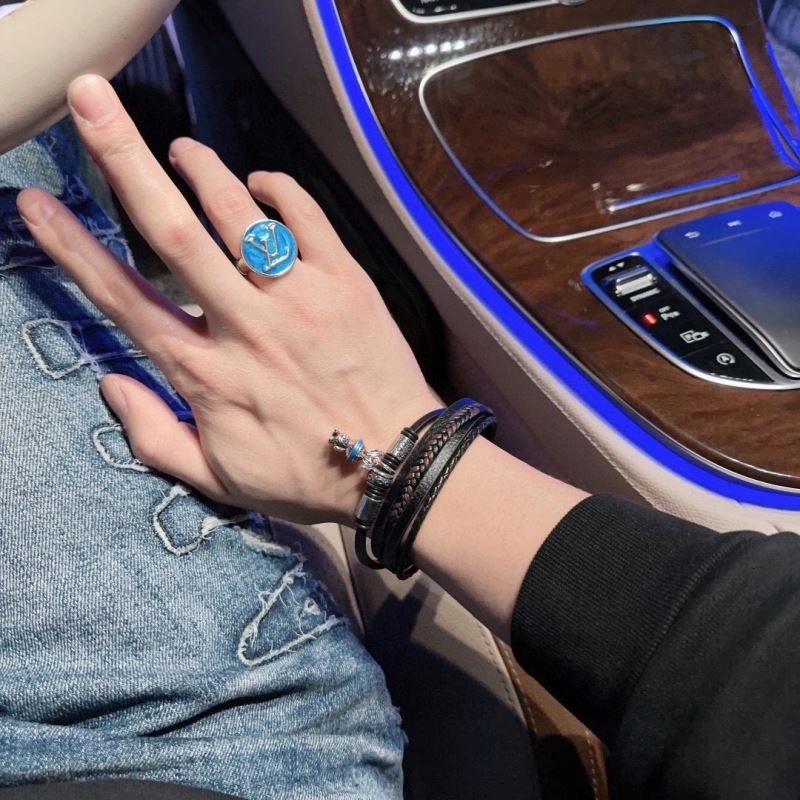 Louis Vuitton Rings Unique 250327
