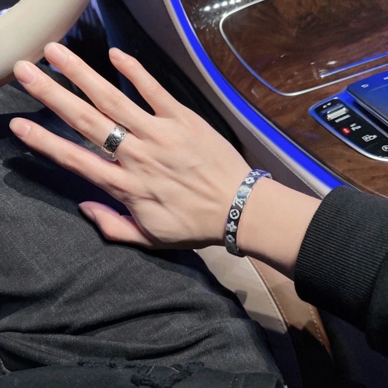 UrbanStyle Louis Vuitton Rings 249211