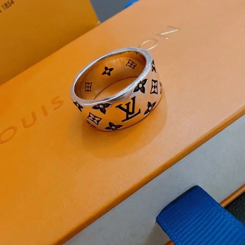 UrbanStyle Louis Vuitton Rings 249211