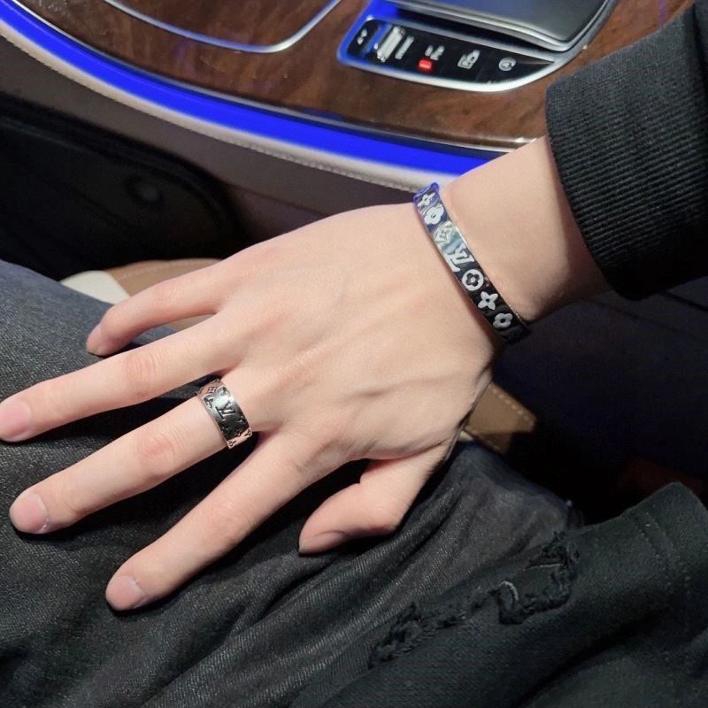 UrbanStyle Louis Vuitton Rings 249211