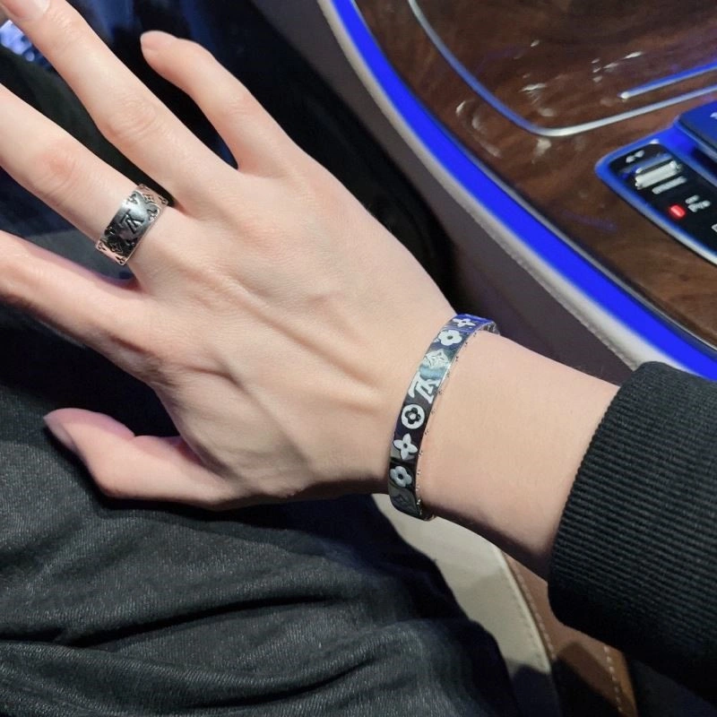 UrbanStyle Louis Vuitton Rings 249211