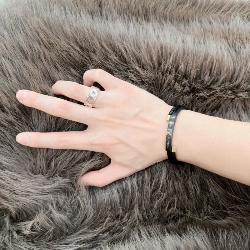Louis Vuitton Rings WrinkleFree 248832
