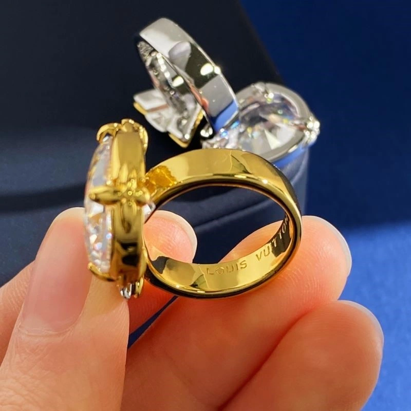 Sporty Louis Vuitton Rings 248819