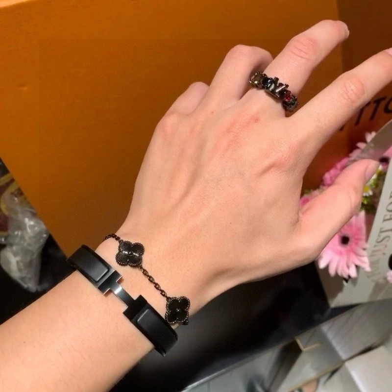 SoftTouch Louis Vuitton Rings 248385