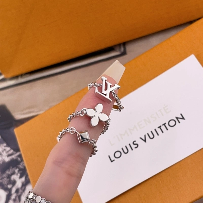 Casual Louis Vuitton Rings 247657