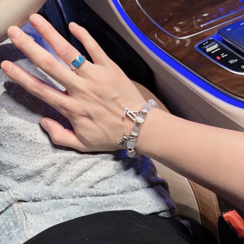 Louis Vuitton Rings Chic 247625