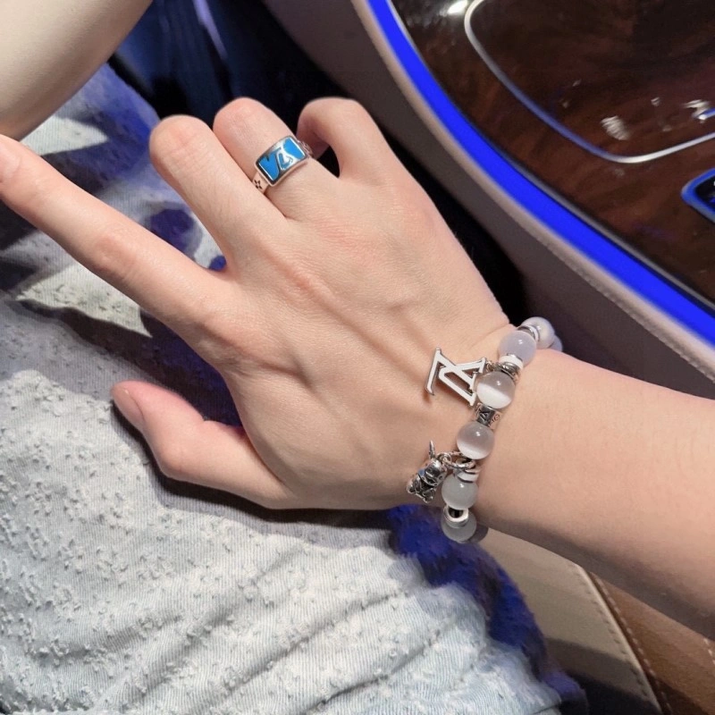 Louis Vuitton Rings Chic 247625