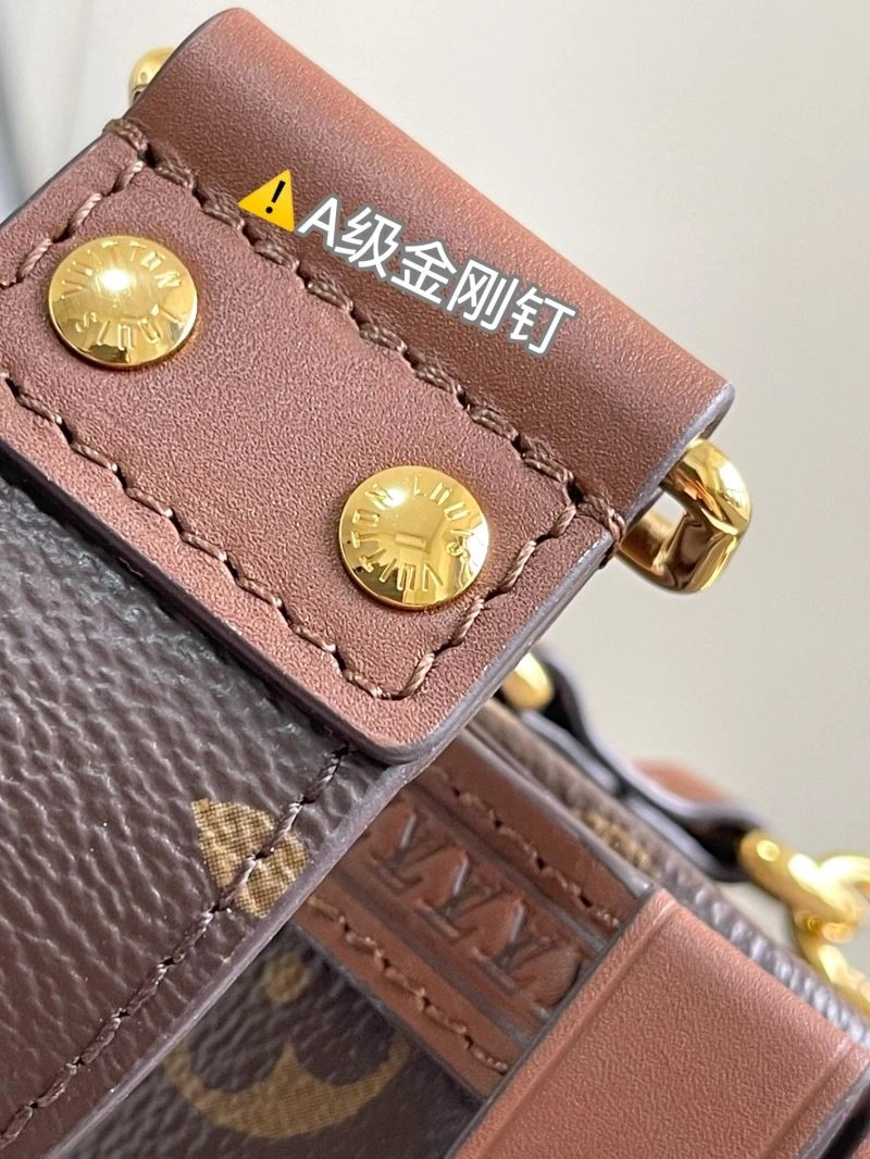 Stretchable Louis Vuitton Round Bags 94078