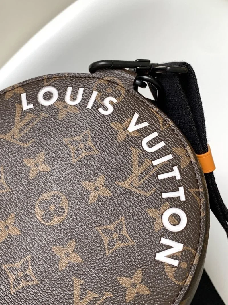 Comfortable Louis Vuitton Round Bags 42856