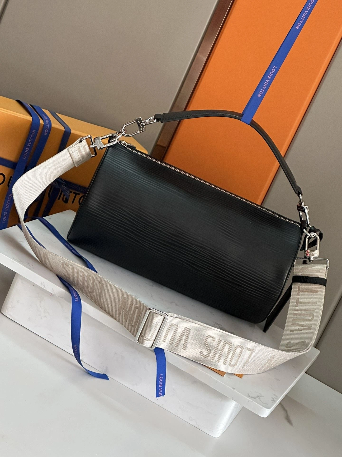 Durable Louis Vuitton Round Bags 91813