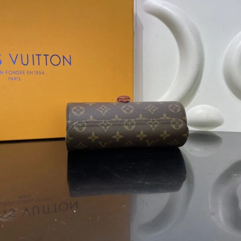 Louis Vuitton Round Bags Youthful 41575