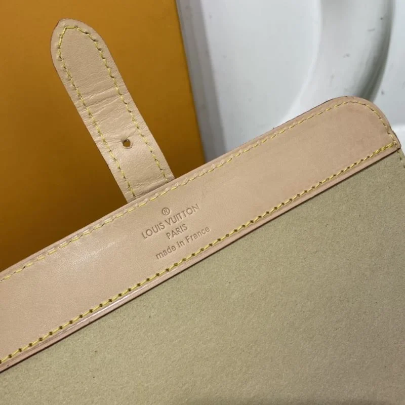 Louis Vuitton Round Bags Youthful 41575
