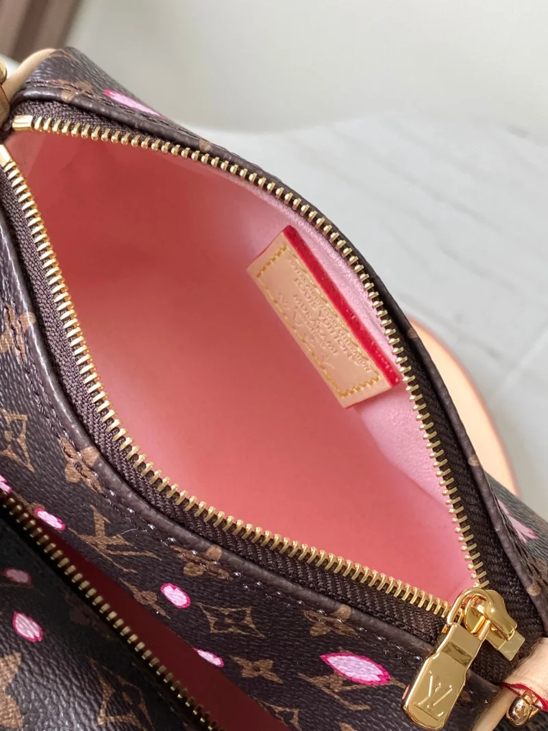 Louis Vuitton Round Bags Casual 38897