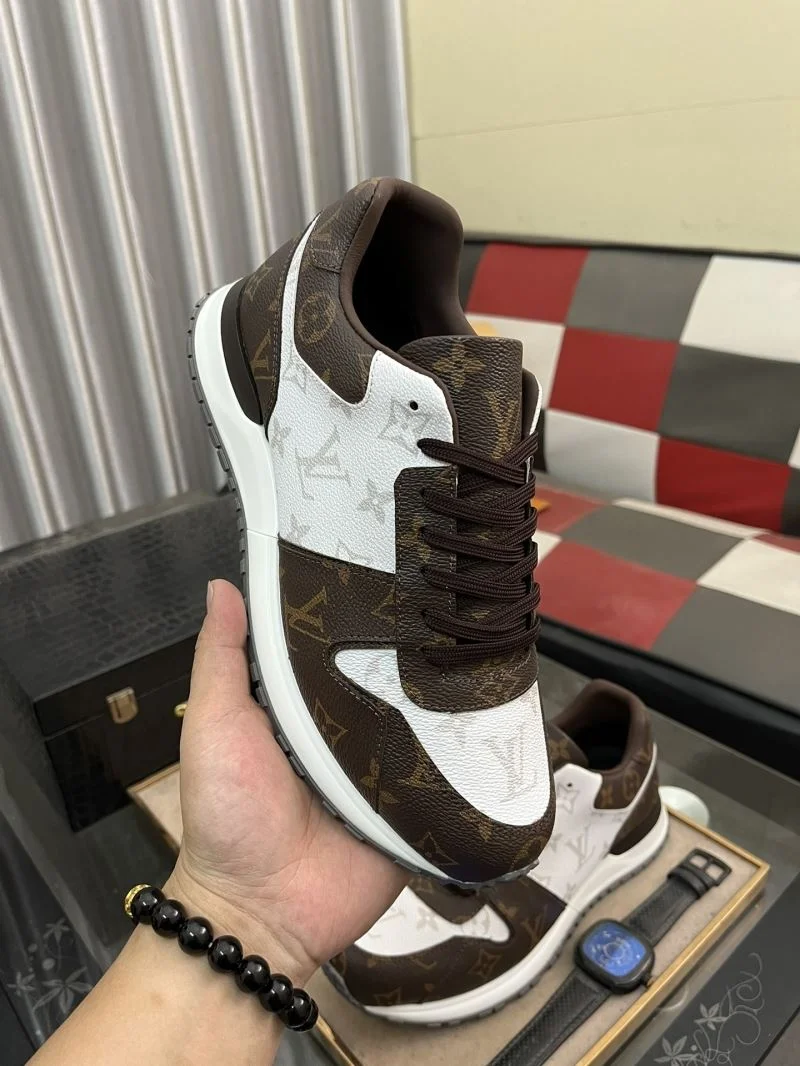 Unisex Louis Vuitton Run Away Sneaker 32729