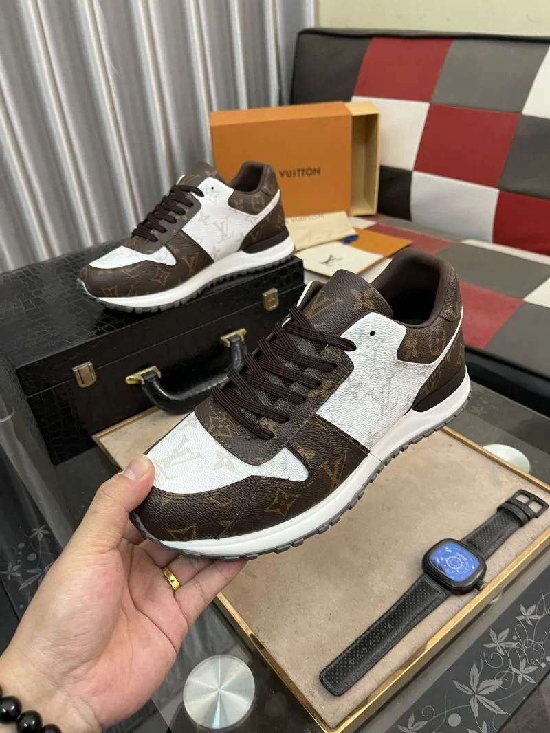 Unisex Louis Vuitton Run Away Sneaker 32729