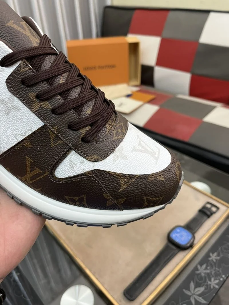 Unisex Louis Vuitton Run Away Sneaker 32729