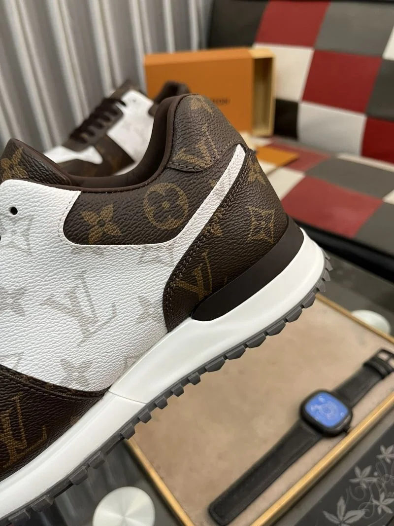 Unisex Louis Vuitton Run Away Sneaker 32729
