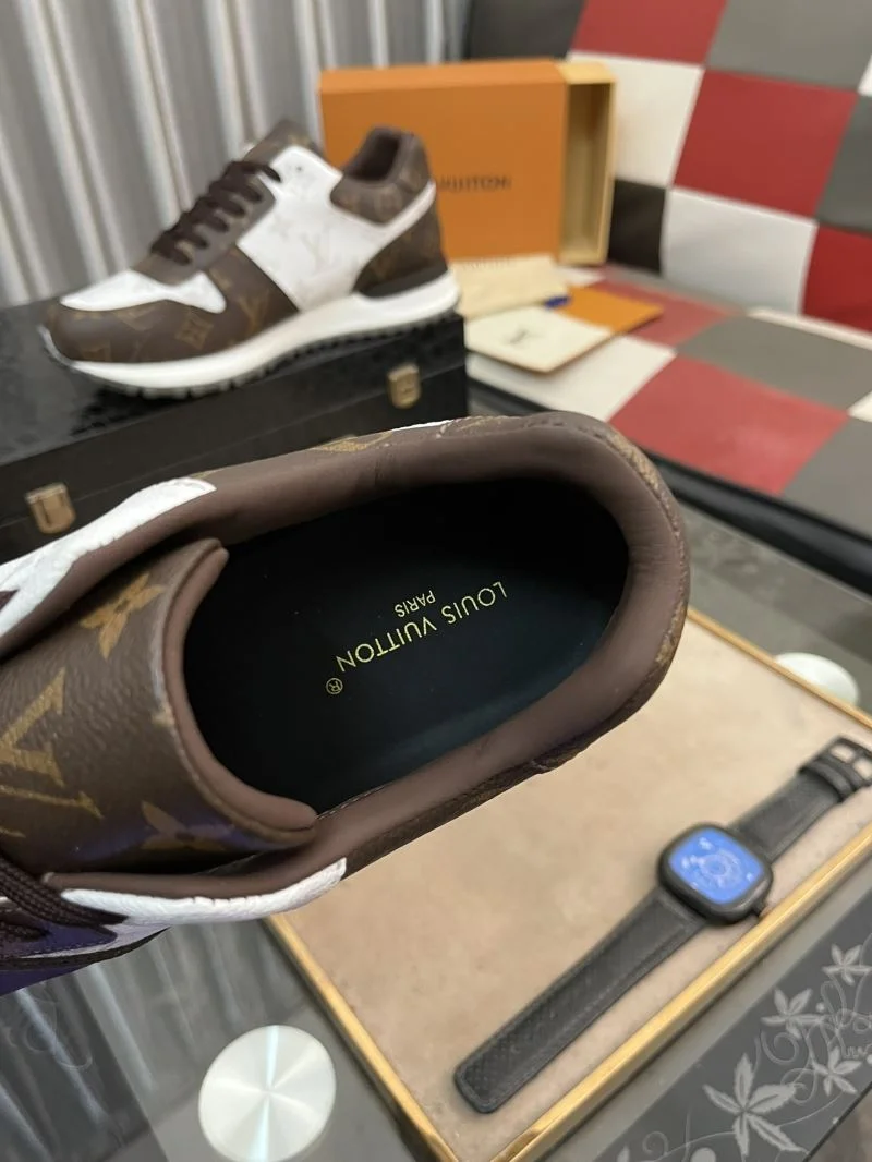 Unisex Louis Vuitton Run Away Sneaker 32729