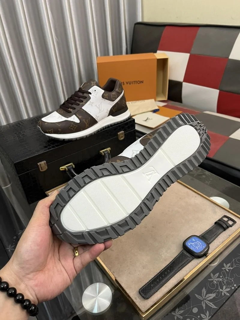Unisex Louis Vuitton Run Away Sneaker 32729