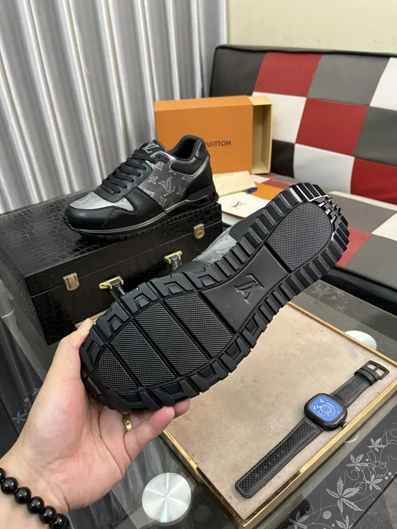 Breathable Louis Vuitton Run Away Sneaker 32723