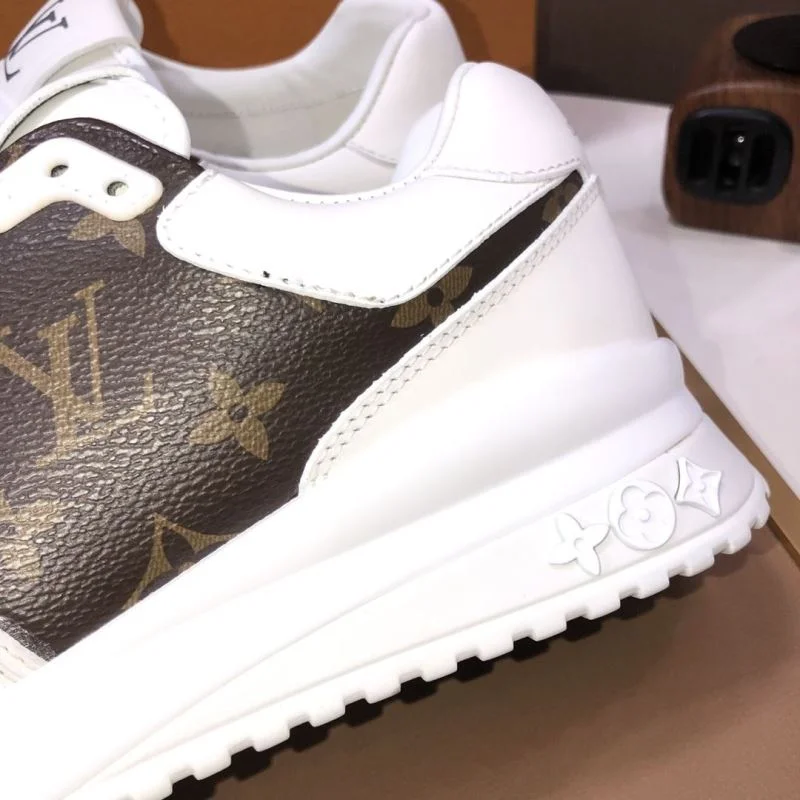 Breathable Louis Vuitton Run Away Sneaker 32721