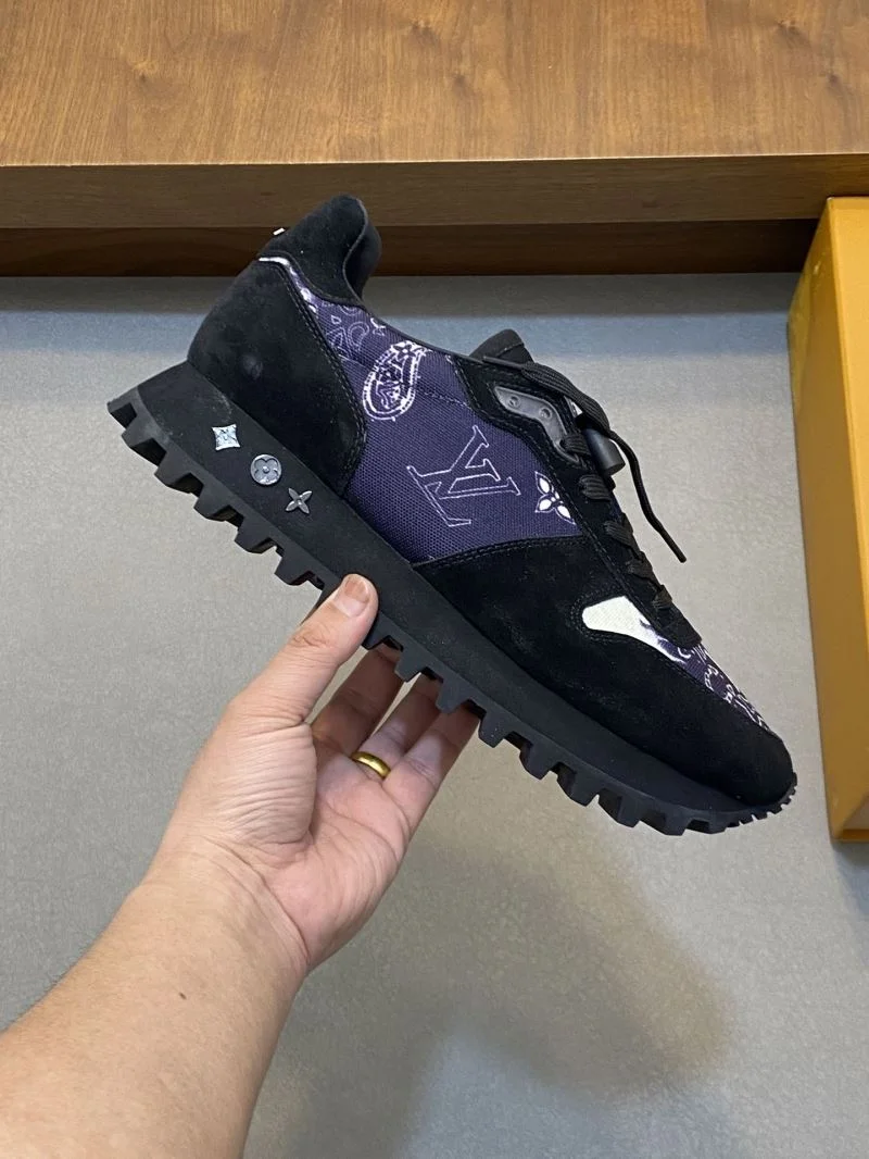Louis Vuitton Run Away Sneaker Resilient 32700
