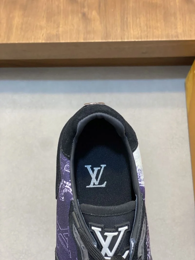 Louis Vuitton Run Away Sneaker Resilient 32700