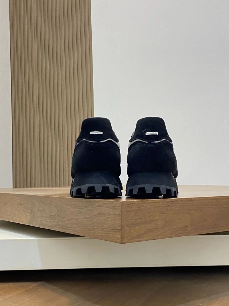 Louis Vuitton Run Away Sneaker Resilient 32700