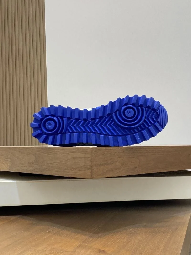 Stylish Louis Vuitton Run Away Sneaker 32699
