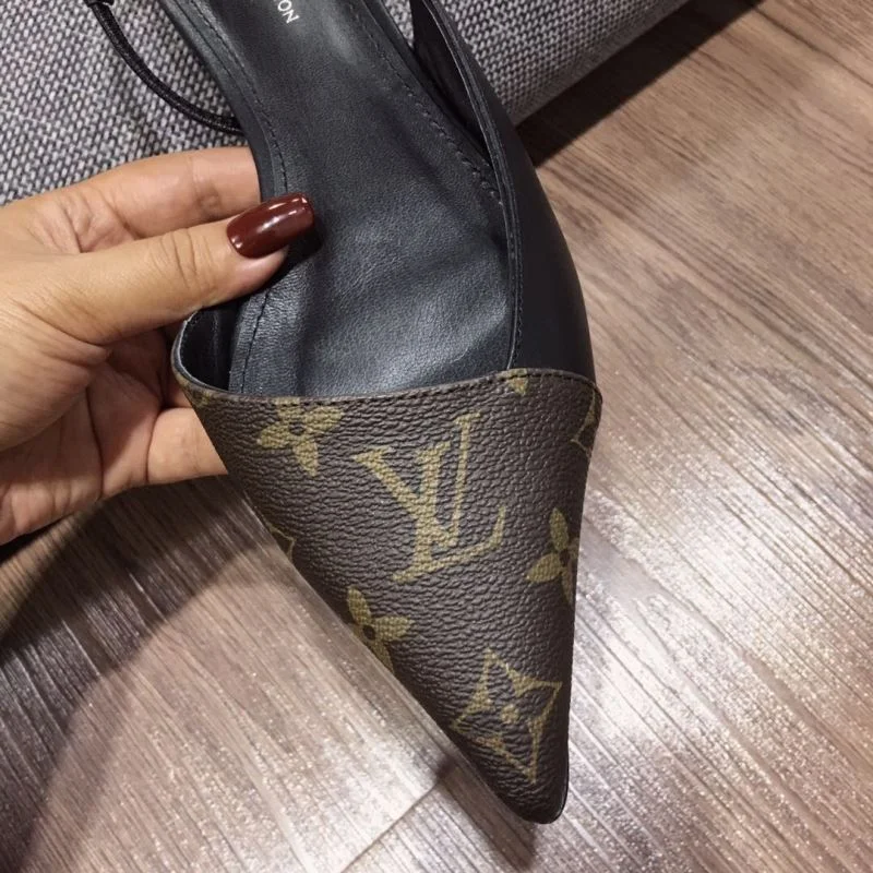 Louis Vuitton Sandals Functional 32270