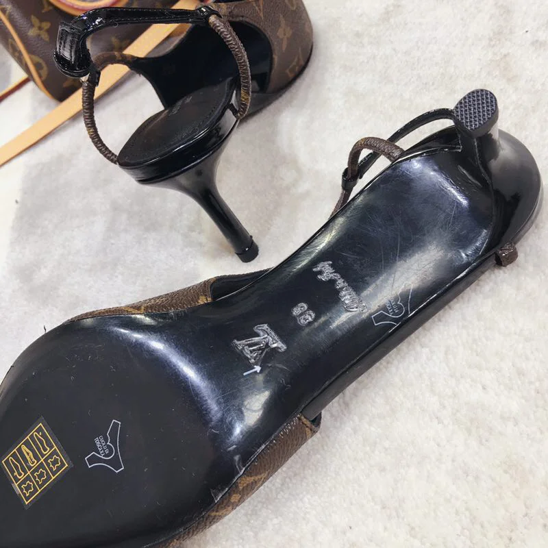 Louis Vuitton Sandals Supportive 32259