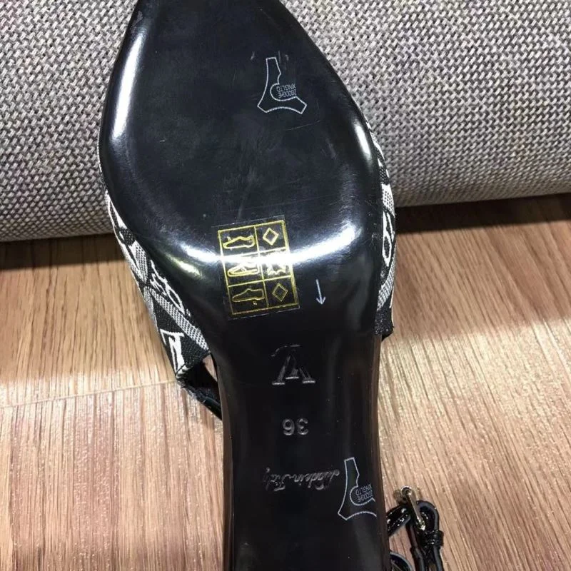Louis Vuitton Sandals Elegant 32257