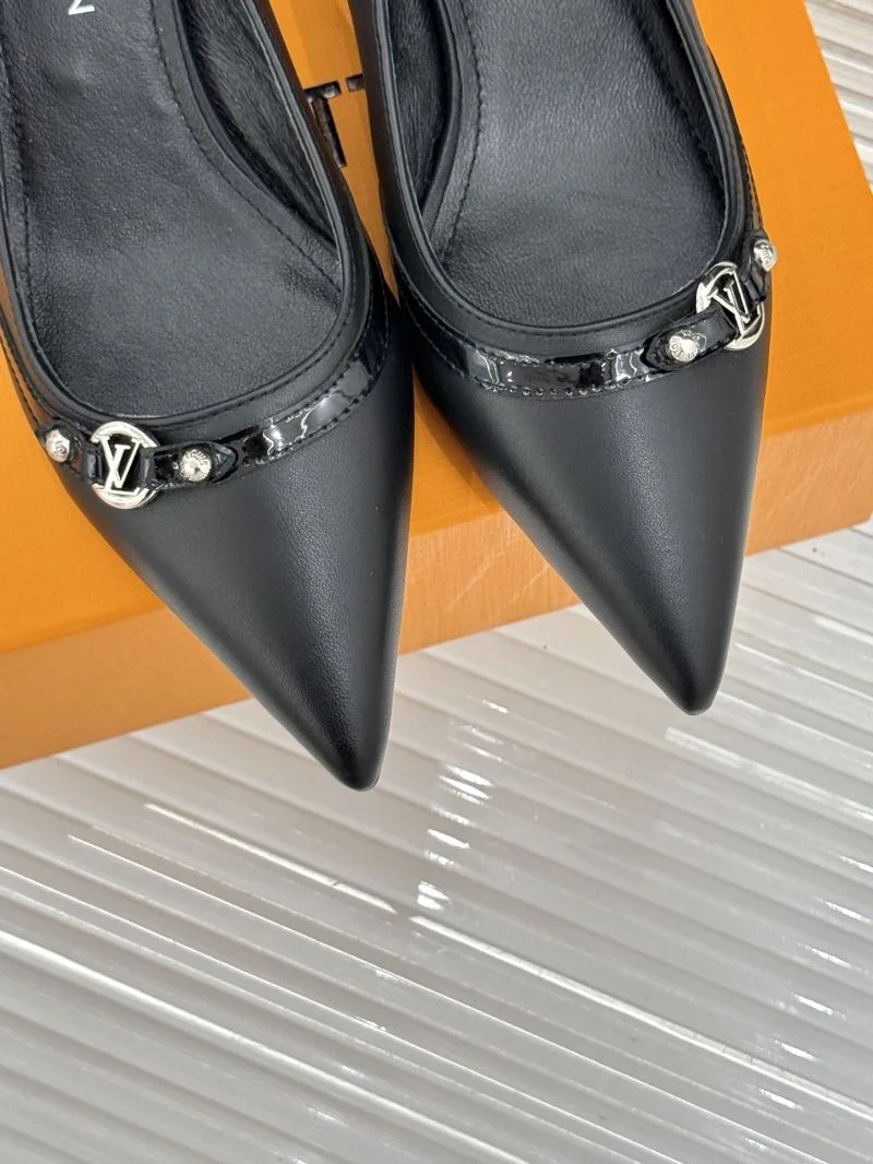 Refined Louis Vuitton Sandals 32233