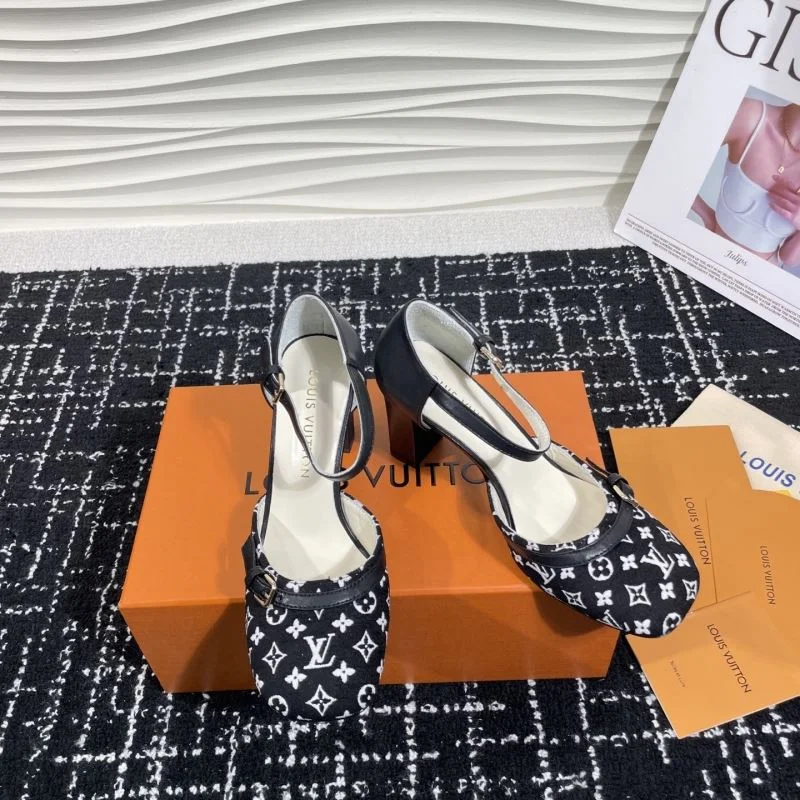 Sleek Louis Vuitton Sandals 31917