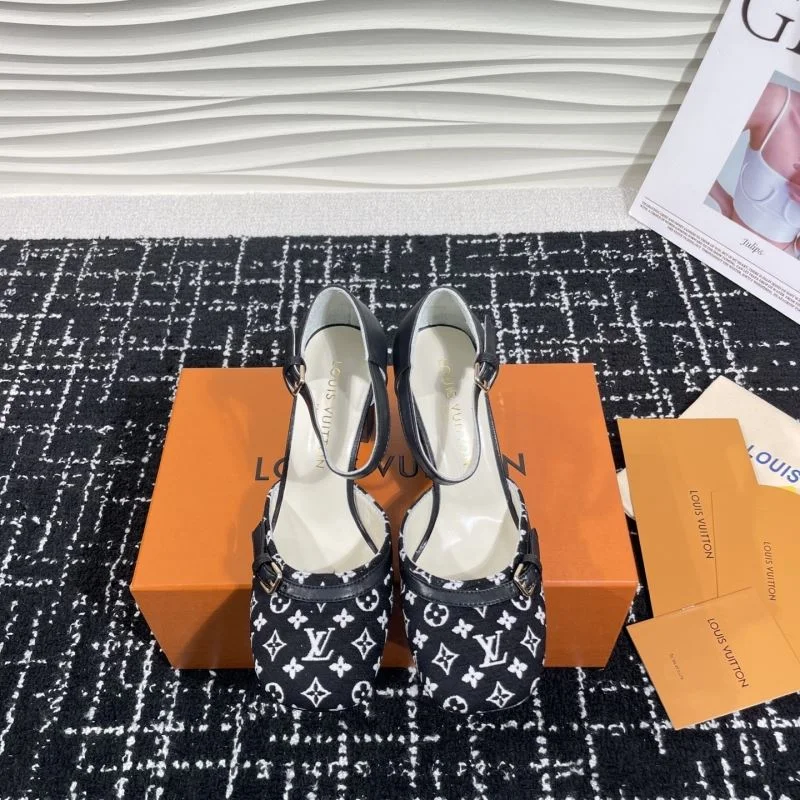 Sleek Louis Vuitton Sandals 31917