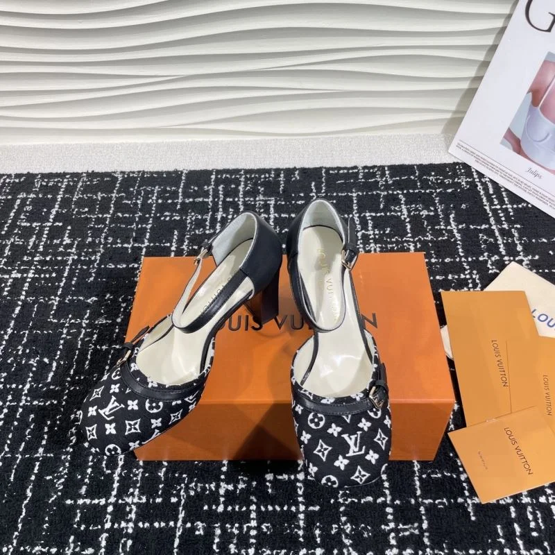 Sleek Louis Vuitton Sandals 31917