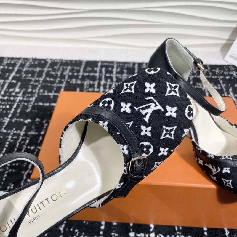 Sleek Louis Vuitton Sandals 31917