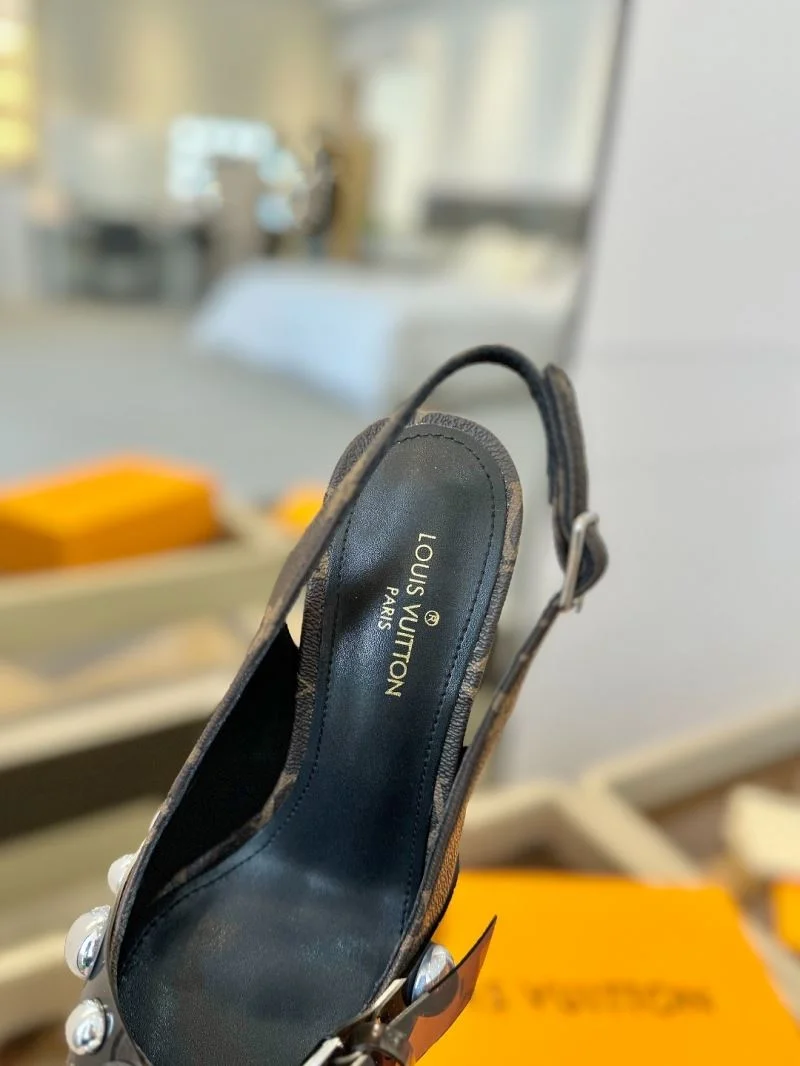Versatile Louis Vuitton Sandals 31920