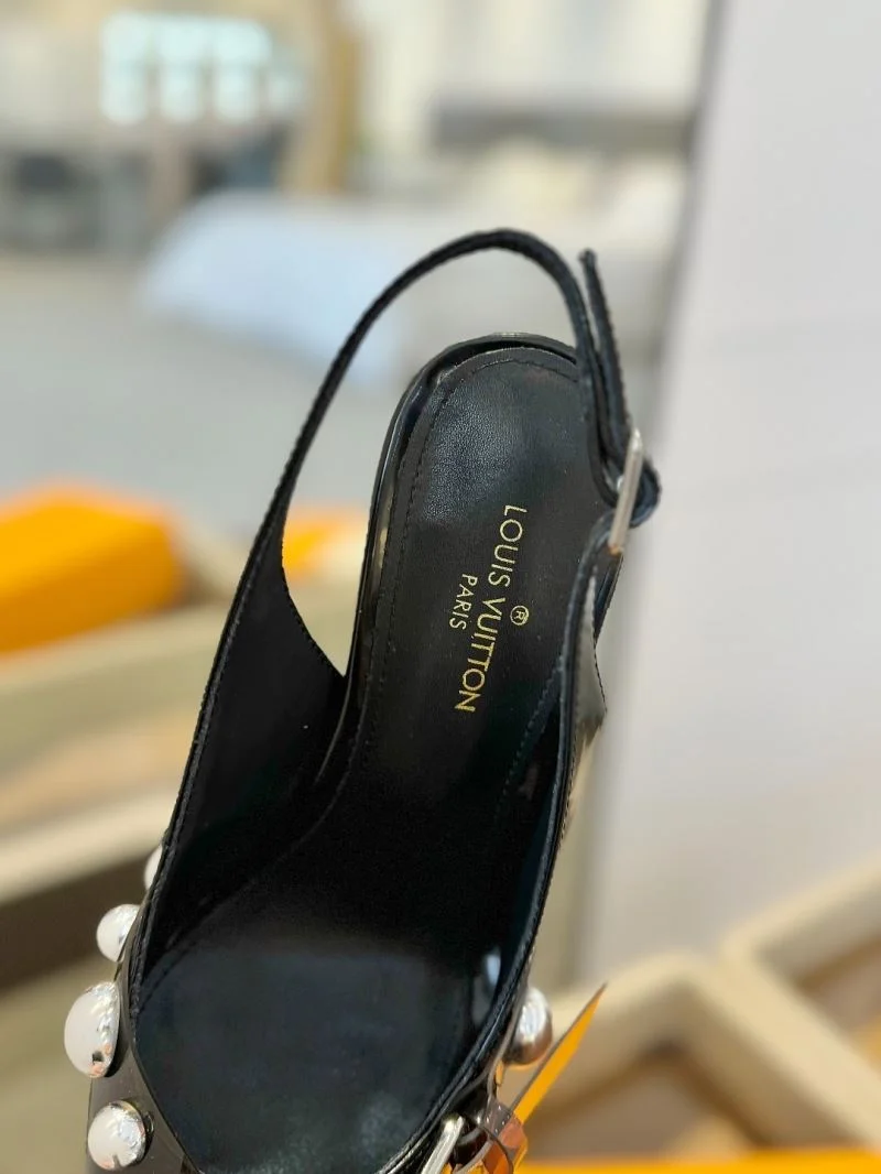 Timeless Louis Vuitton Sandals 31910